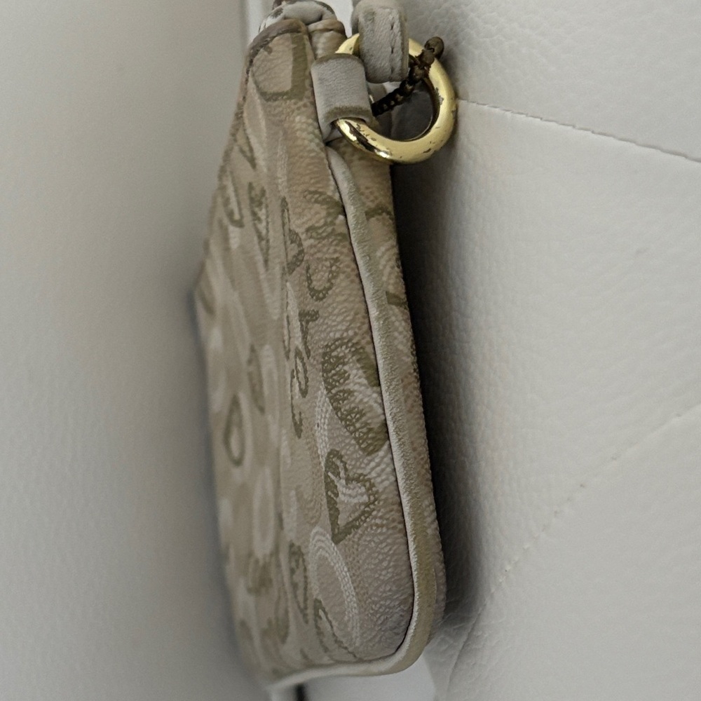 Coach Waverly Hearts Beige Heart Pattern Wristlet  ( PREOWNED) - Picture 8 of 16
